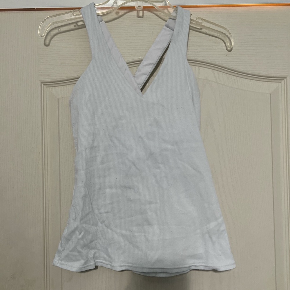 ALO yoga tank top with a built in sports bra